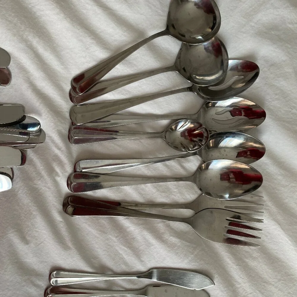 139 PIECE CAMBRIDGE STAINLESS FLATWARE